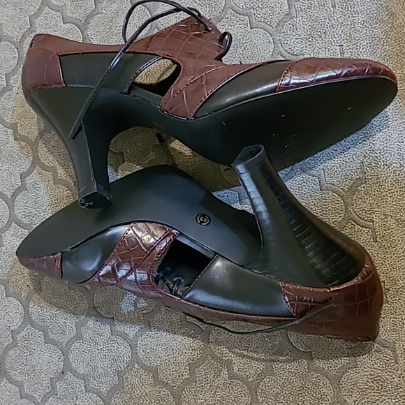 Burgundy & Black Worthington heels - Picture 3 of 3